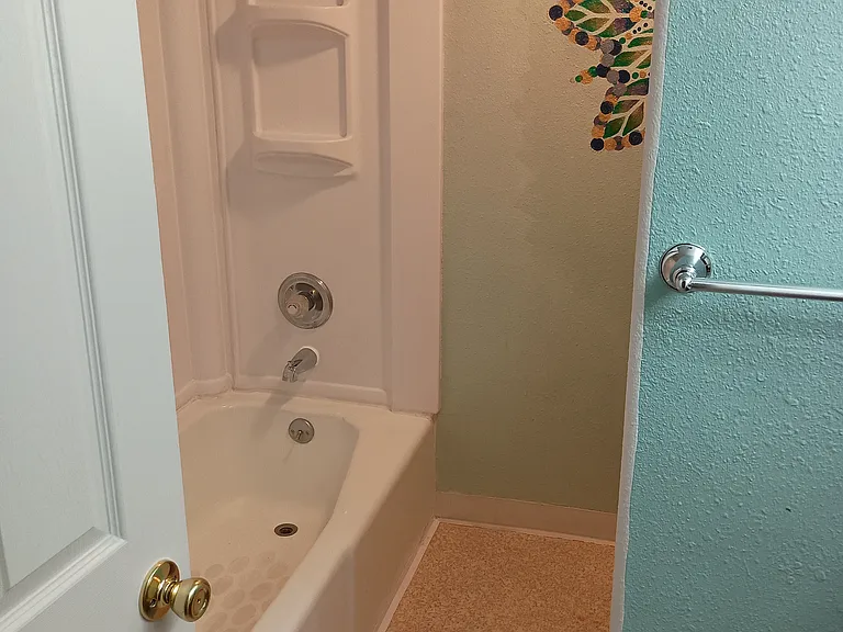 Full downstairs bathroom