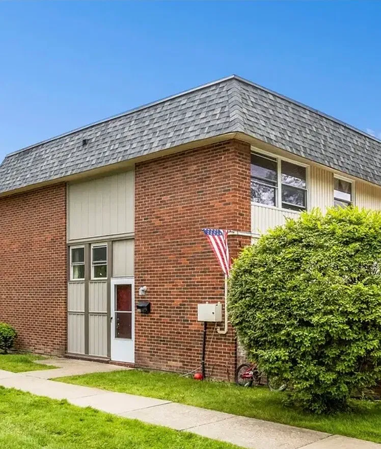 3 bed, 1.5 bath, $2,000 — Photo 1