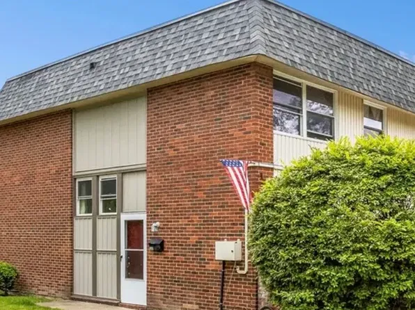 235 College Park Dr #235, Coraopolis, PA 15108