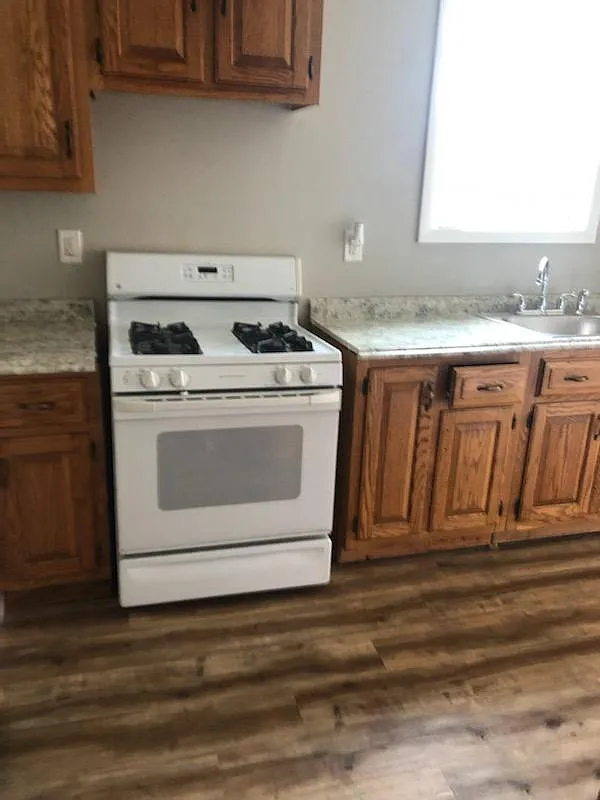 4 bed, 1300 sqft, $3,300 — Photo 4