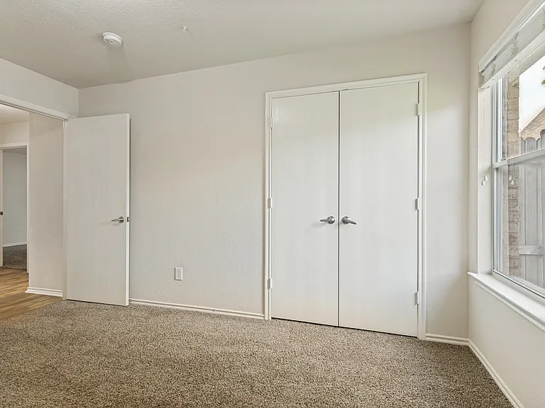 556 Winbridge Ln — Photo 21