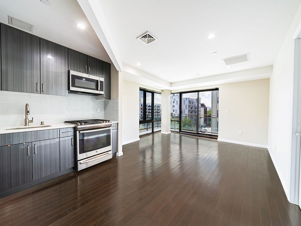 1st image of 3119 37th Ave #5A
