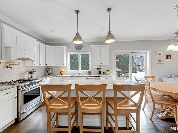 4th image of 51 Terrace St