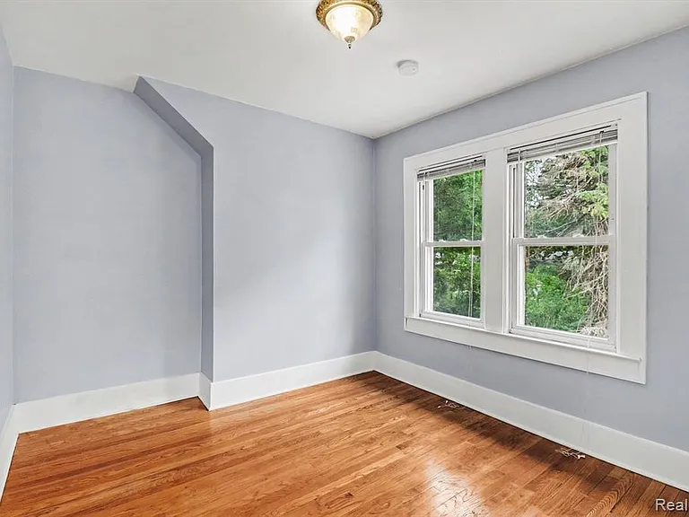 197 Bowers St — Photo 17