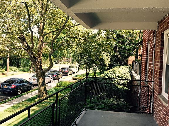 4th image of 30 Stoner Ave APT 1O