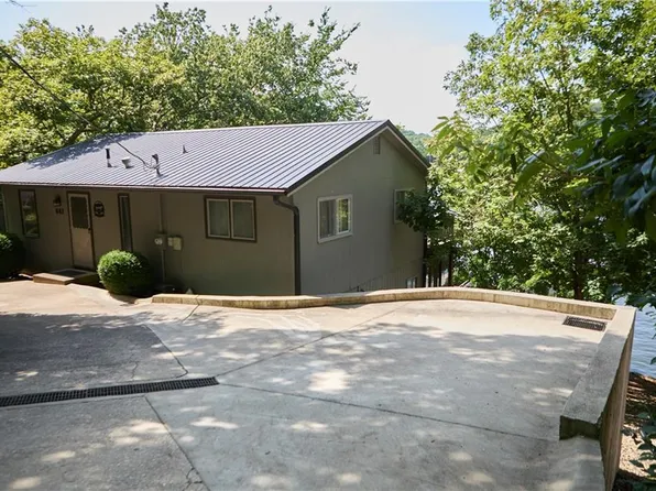 641 Hyde Park Dr, Gravois Mills, MO 65037