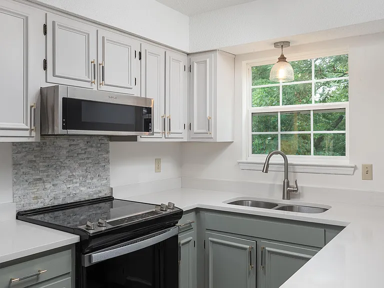 7830 Cove Ridge Dr — Photo 15