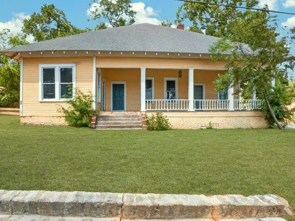 100 W Groves St, Big Sandy, TX 75755