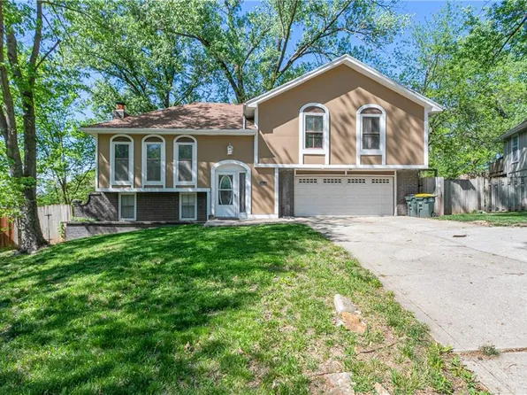 5811 NW Aspen Ln, Kansas City, MO 64152