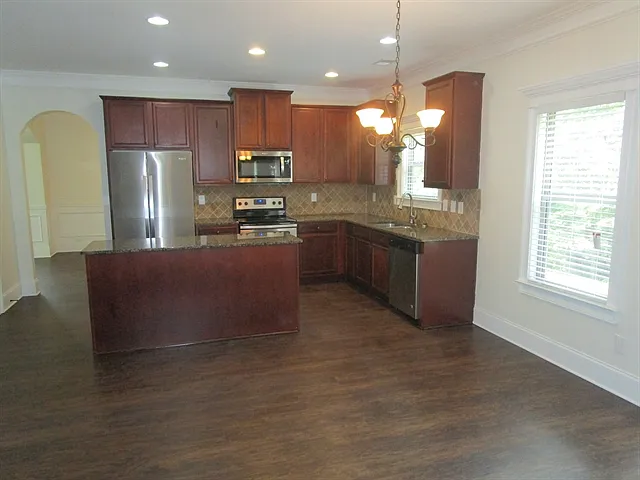 5 bed, 3.5 bath, 2982 sqft, $2,845 — Photo 3