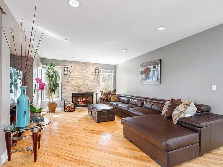 155 Chapel Oaks Dr — Photo 11