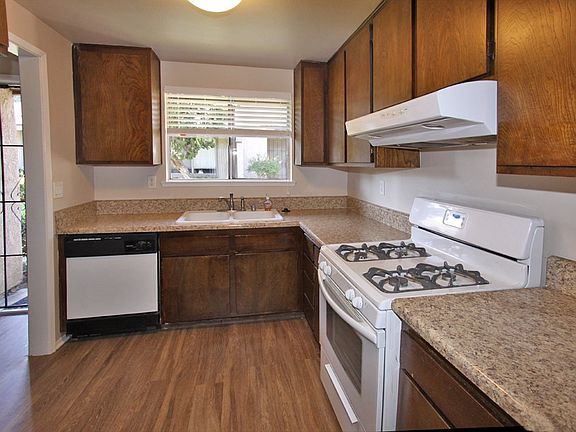4th image of 144 Pembroke Ln