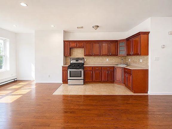 4th image of 120A Covert St #2B