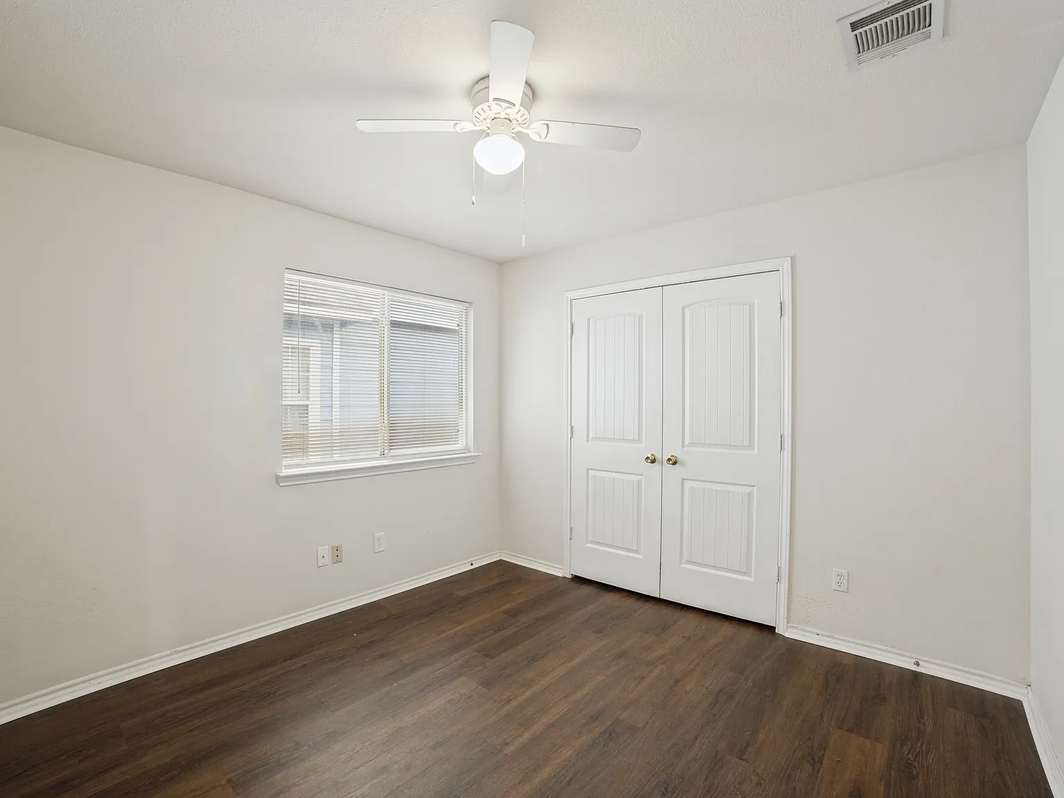 3 bed, 1844 sqft, $1,950 — Photo 2