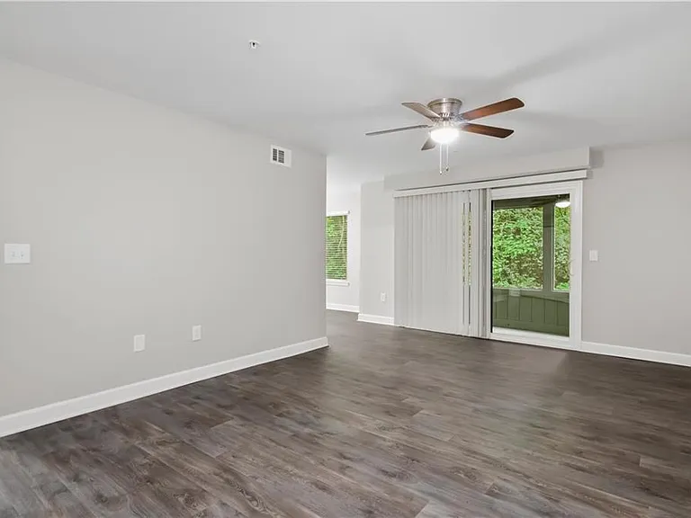 1012 Seasons Pkwy — Photo 8