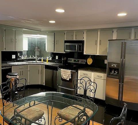 4th image of 61 Breakers Ln
