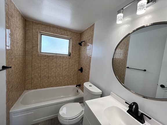 5th image of 2421 Roselawn Dr