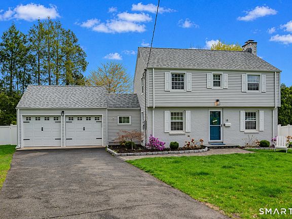 3rd image of 18 Foxridge Road