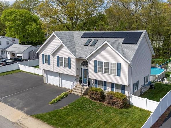 3605 Mendon Rd, Cumberland, RI 02864