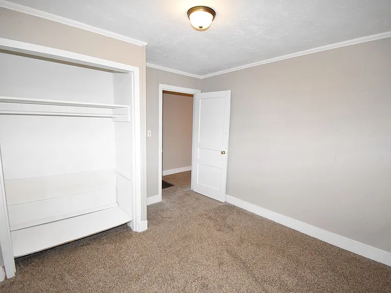 141 W Rossview Rd — Photo 9