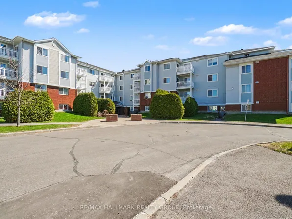 266 Lorry Greenberg Dr #203, Ottawa, ON K1T 3J9