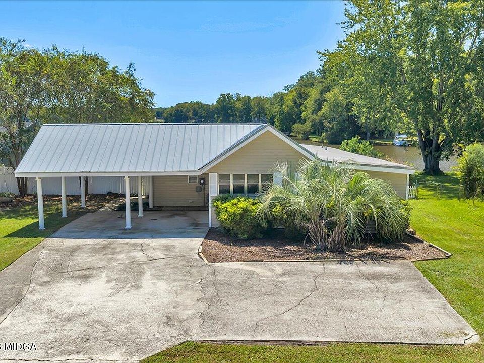 1st image of 363 Edgewater Dr