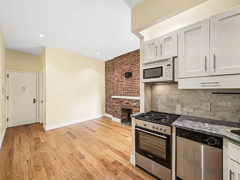 162 E 82nd St #2D — Photo 5