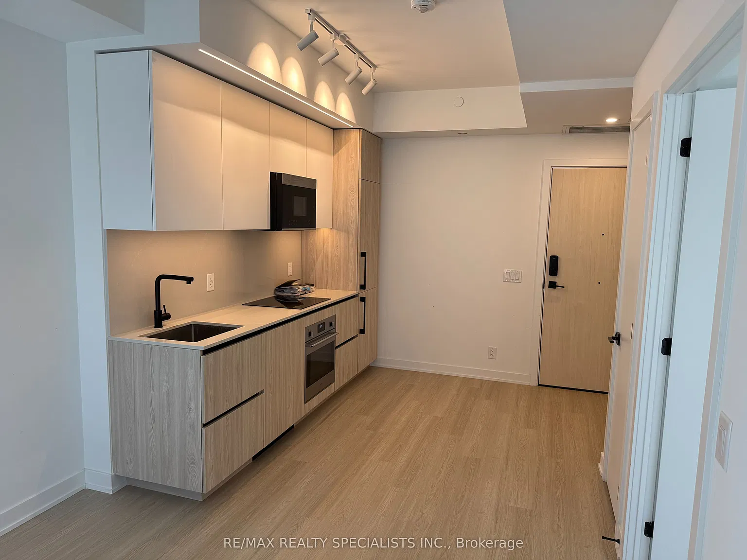 1 bed, $2,000 — Photo 4