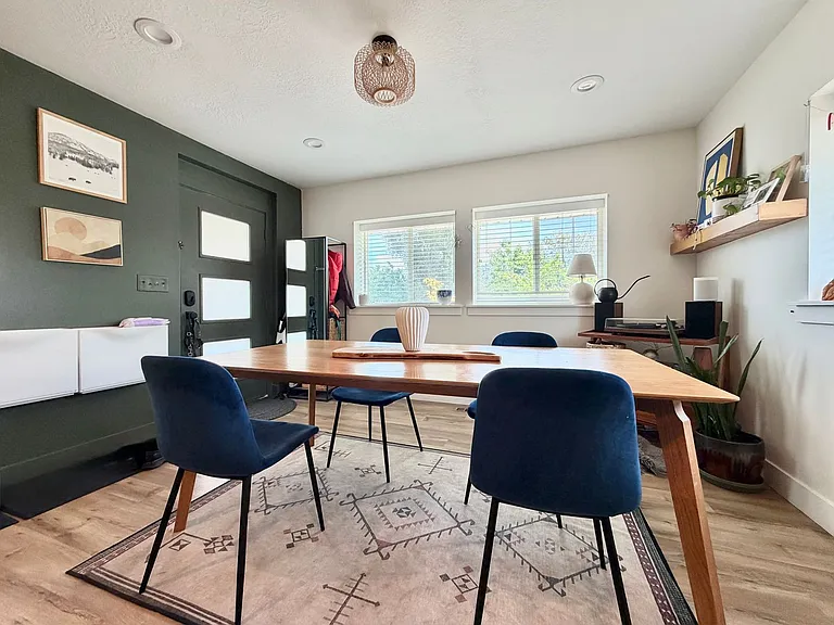 251 E Kelsey Ave — Photo 4