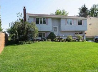 7063 Academy Ln, Lockport, NY 14094