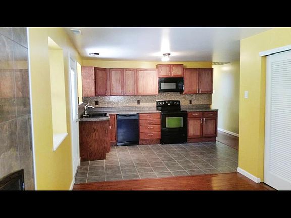 4th image of 2022 Goodale Ave