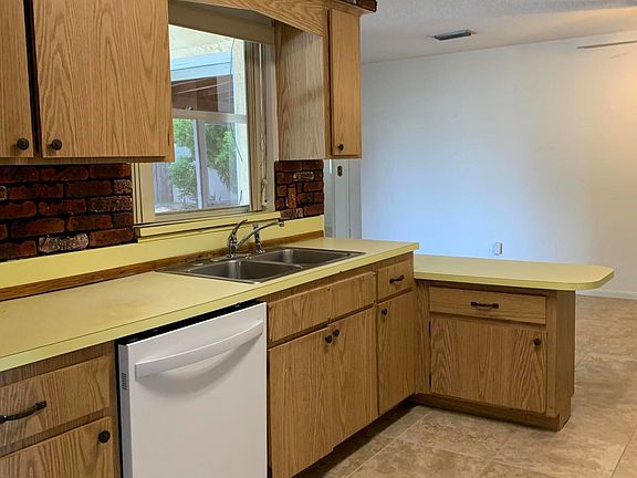 4th image of 175 Sea Breeze Cir