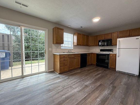5th image of 273 Mulberry Cir
