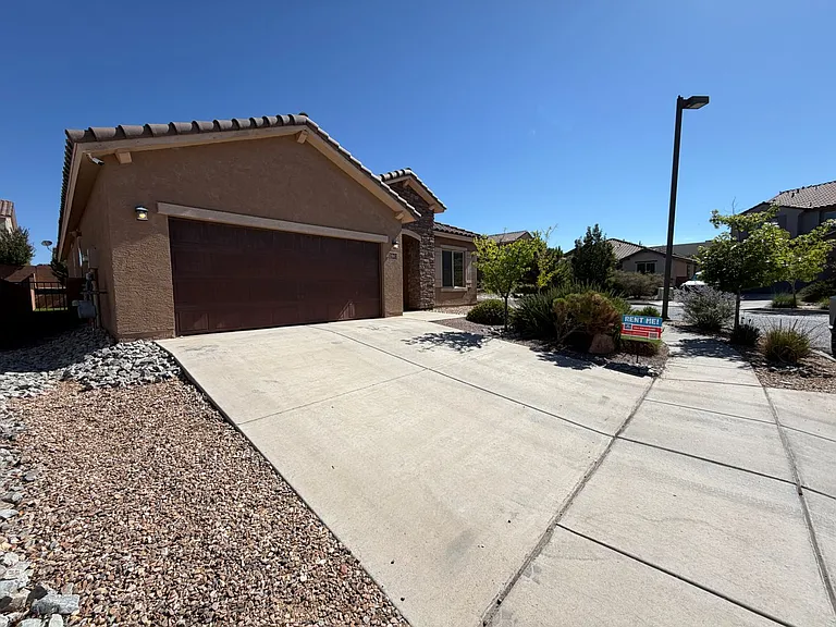 2861 Walsh Loop SE — Photo 2