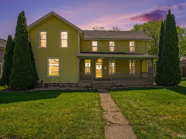 409 Fleming St, Howell, MI 48843