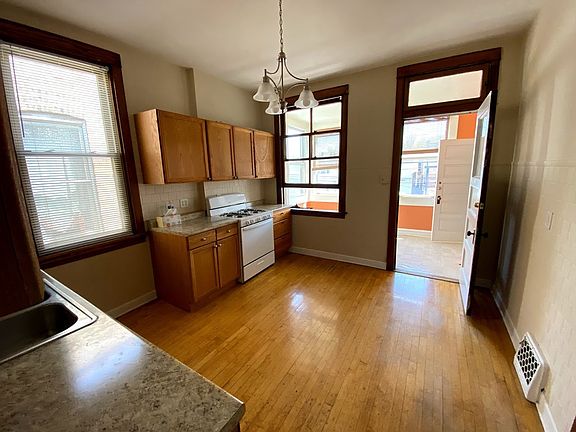 4th image of 1235 W Cornelia Ave #2F