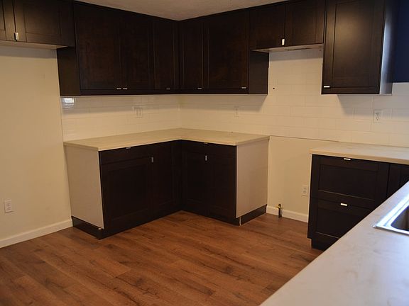 5th image of 579 Caldwell Ave