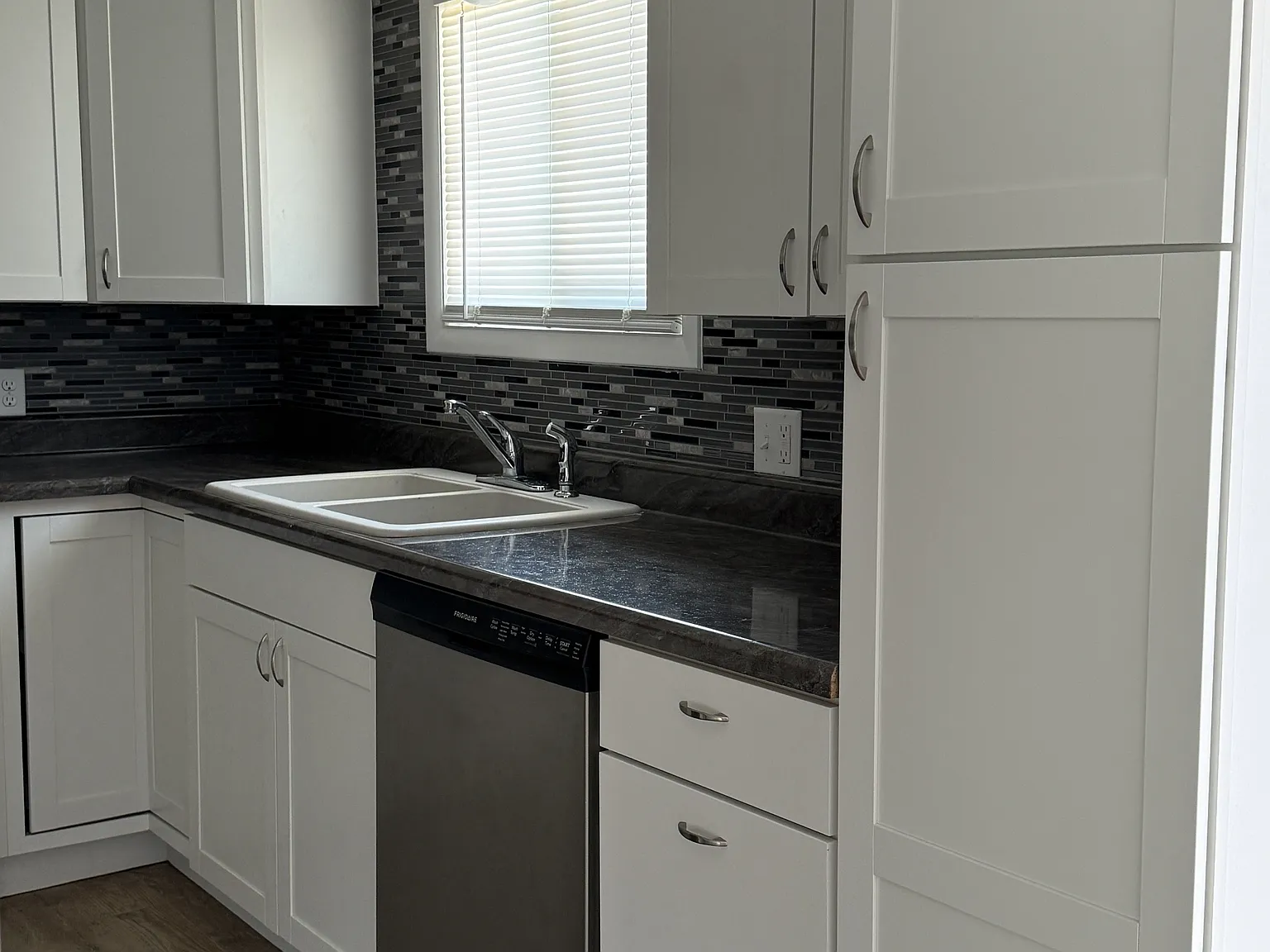 107 Pohlman Street - 1 — Photo 2