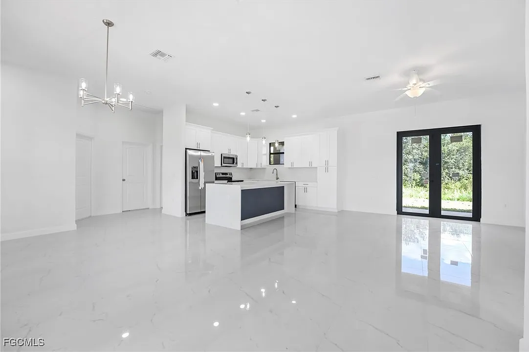 3 bed, 2.0 bath, 1665 sqft, $2,100 — Photo 4