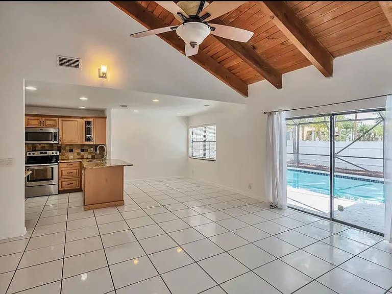 9720 Carousel Cir S — Photo 20