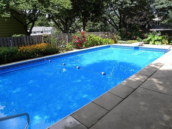 2nd image of 401 Sycamore Dr