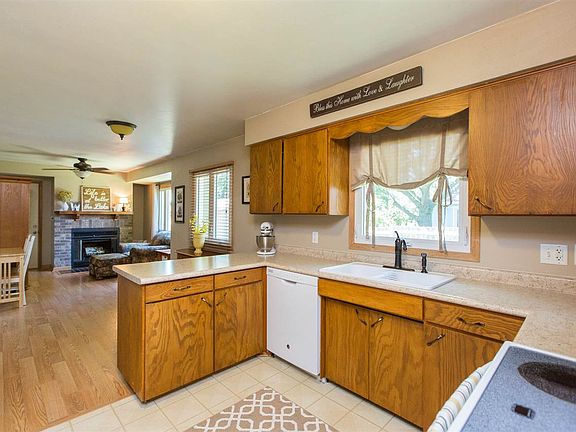 5th image of 311 Clark Dr