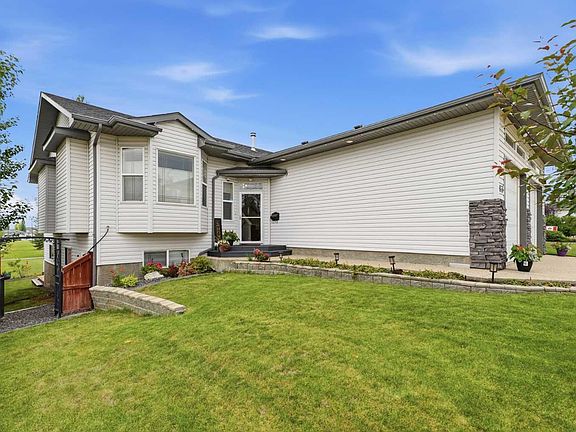 2nd image of 83 Irving Cres