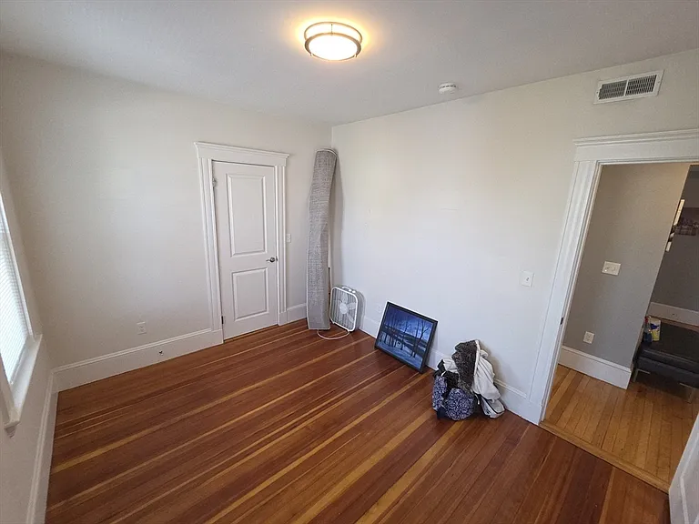 40 King St #3 — Photo 14