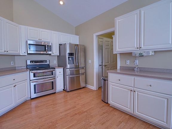 5th image of 4961 Golf Village Dr