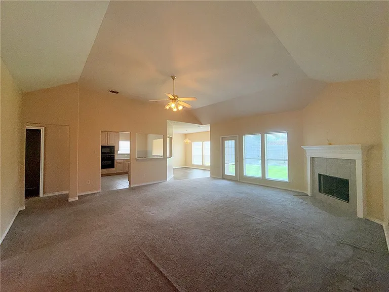 344 Wright Dr — Photo 3