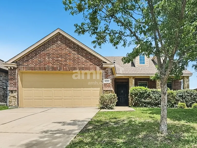 1000 Churchill Dr — Photo 1