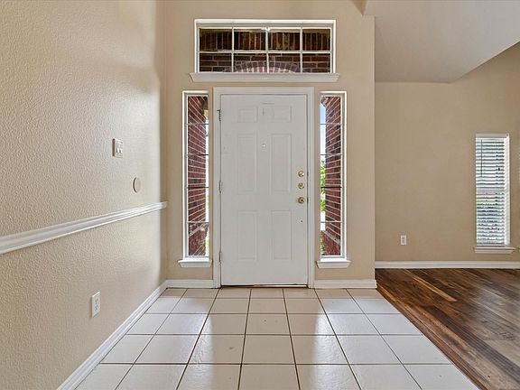 3rd image of 5001 Lake Crest Dr
