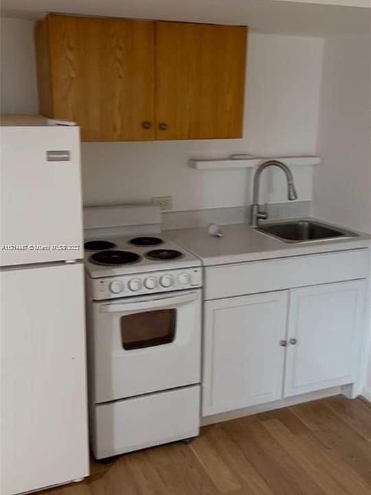 2nd image of 1610 N Dixie Hwy APT 204