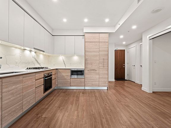 5th image of 585 Austin Ave #502